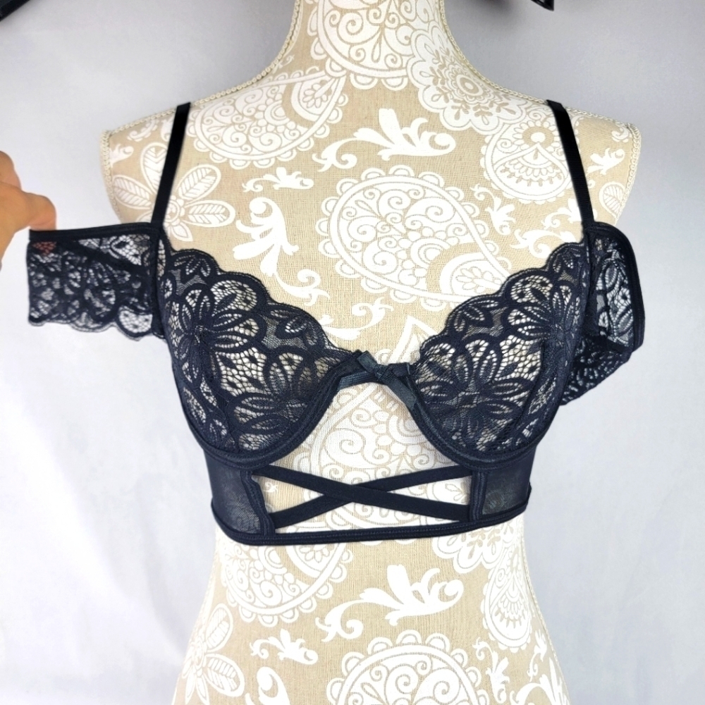 NWOT sheer lace underwire lace up looking bralette w/ off the shoulder sleeves